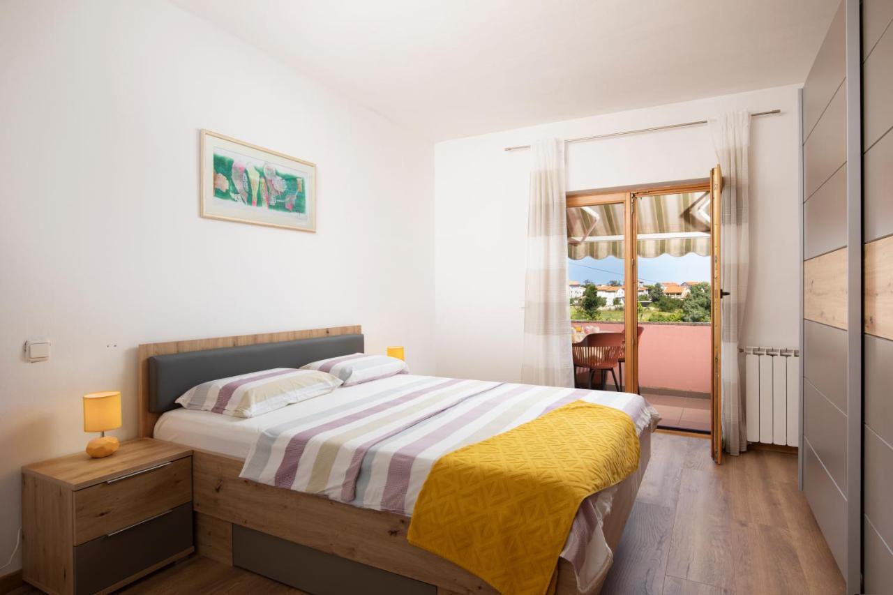 Sunny Apartment Valbandon Fažana Exterior foto